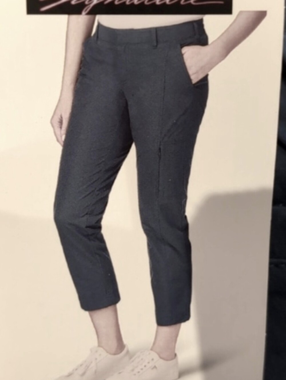 12: 🖤 Kirkland Signature Ladies' Travel Pant